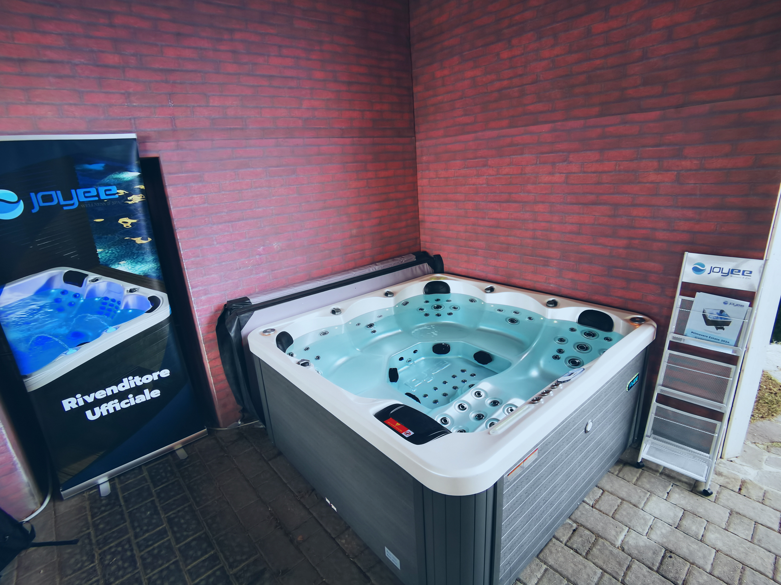 Vår betrodda italienska distributör: Expanding utomhus spa -åtkomst från detaljhandel till hotell L Joyee